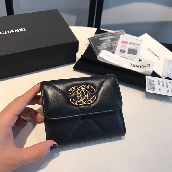 シャネル財布正面デザイン
